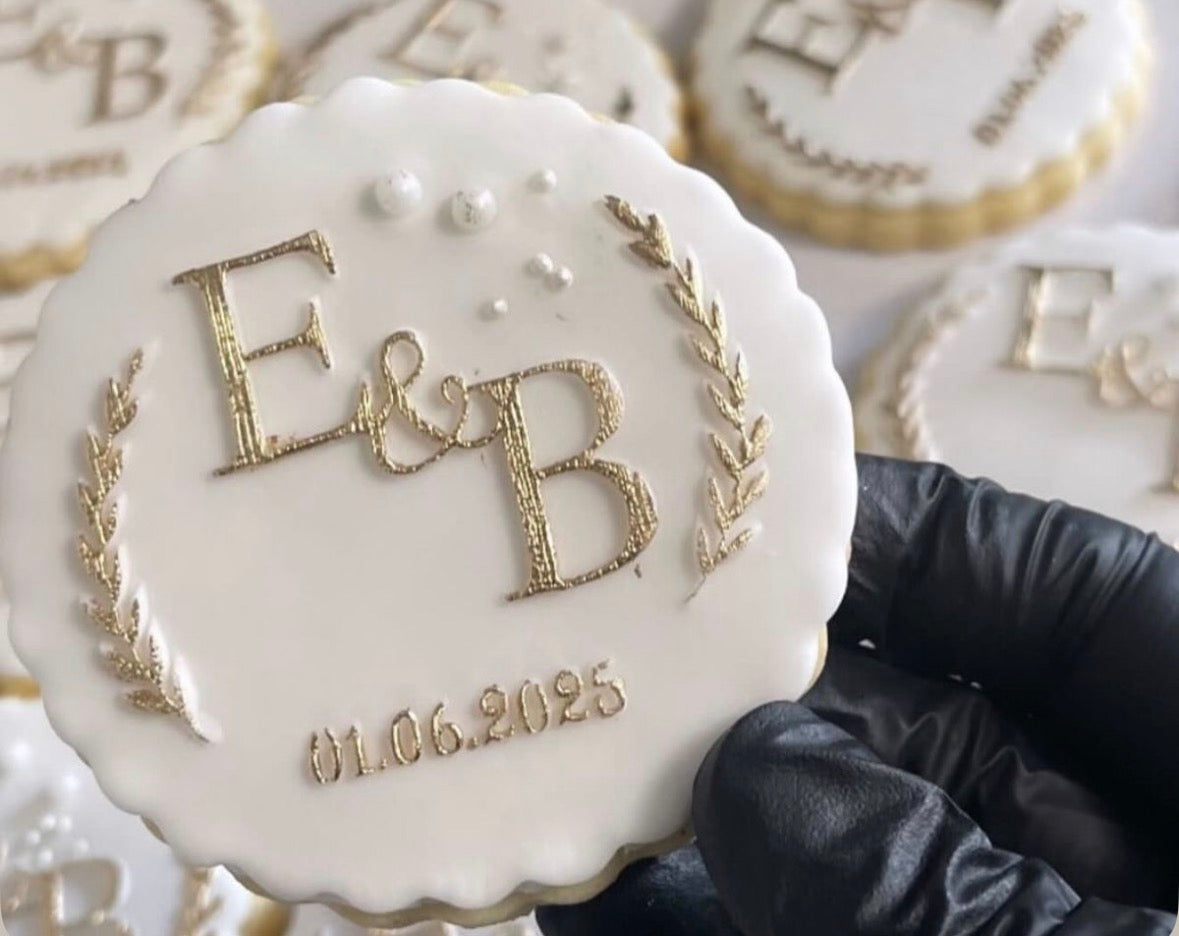 Biscuit personnalisé mariage blanc et doré avec initiales