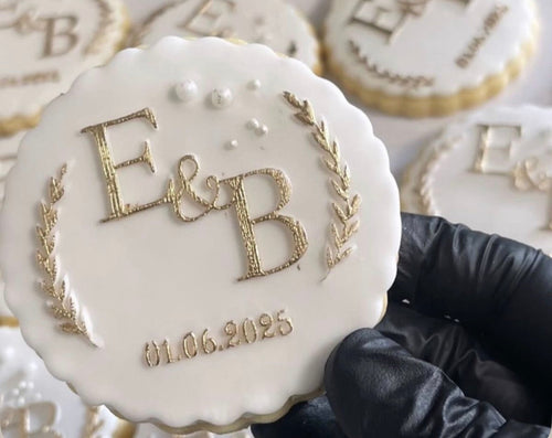Biscuit personnalisé mariage blanc et doré avec initiales