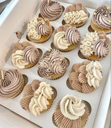 Box de cupcakes décorés crème beige et perles dorées